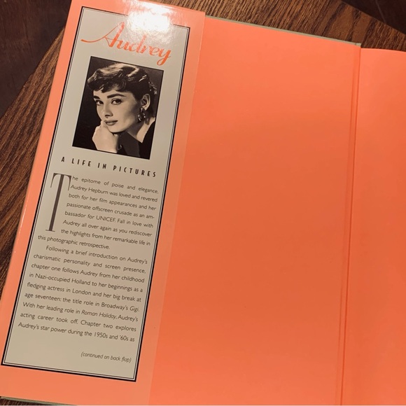Audrey Hepburn in Pictures book - Picture 4 of 7